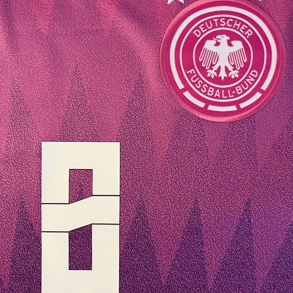 Kroos #8 Germany Away Euro 2024 pink soccer jersey gradient - Picture 6 of 7